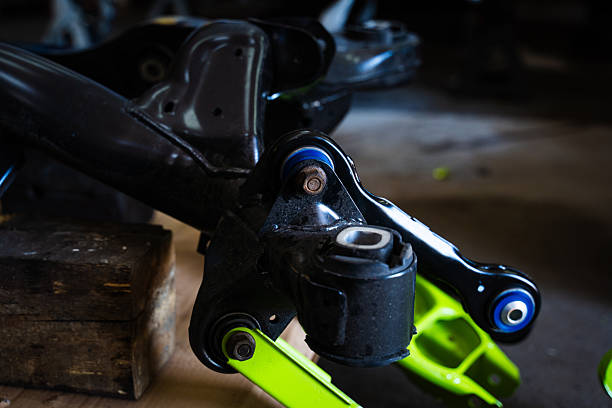 Dari Retak Mikro hingga Kegagalan: Bagaimana Beban Suspensi Berulang Menghancurkan Bushing Karet